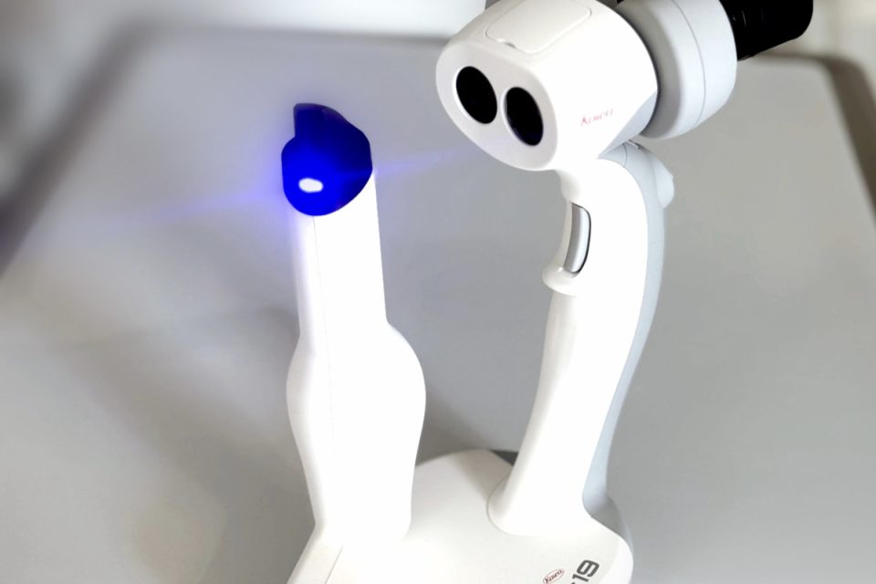 眼科検査機器(スリットランプ)